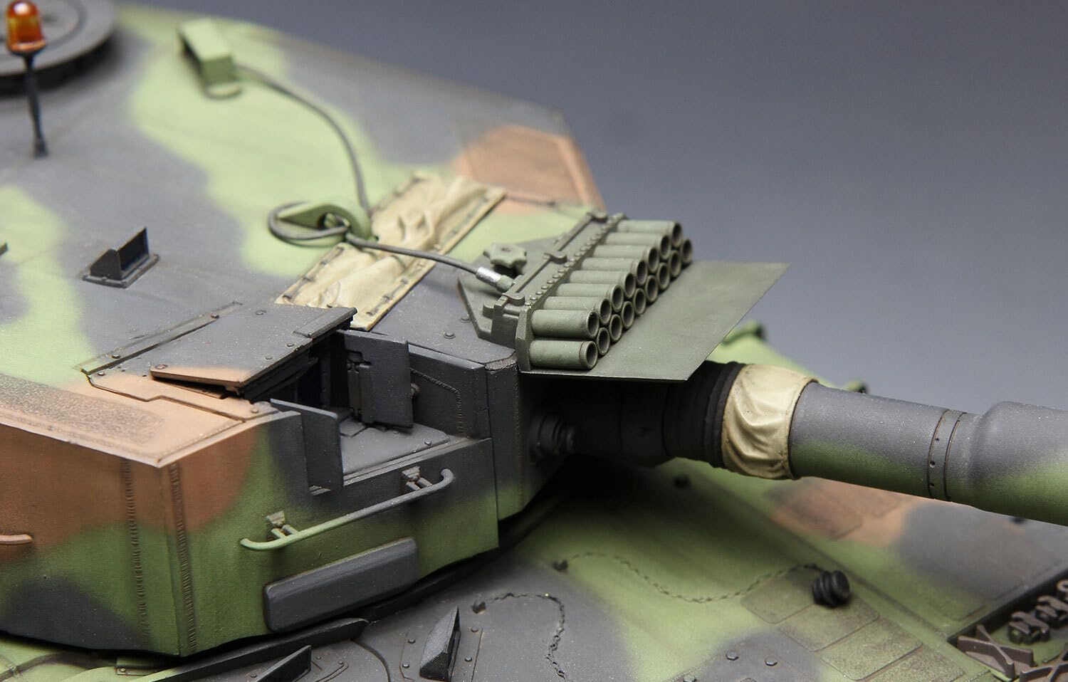 Amazon | モンモデル 1/35 ドイツ主力戦車 レオパルト 2A4 プラモデル